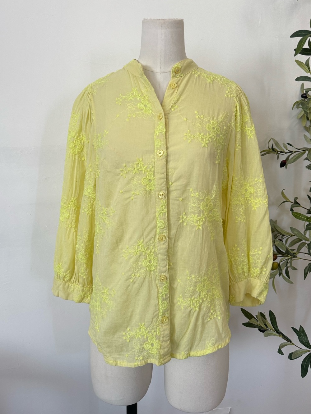 Pilcro Anthropologie Yellow Embroidered Cotton Blouse Size SP Floral Boho Peasan